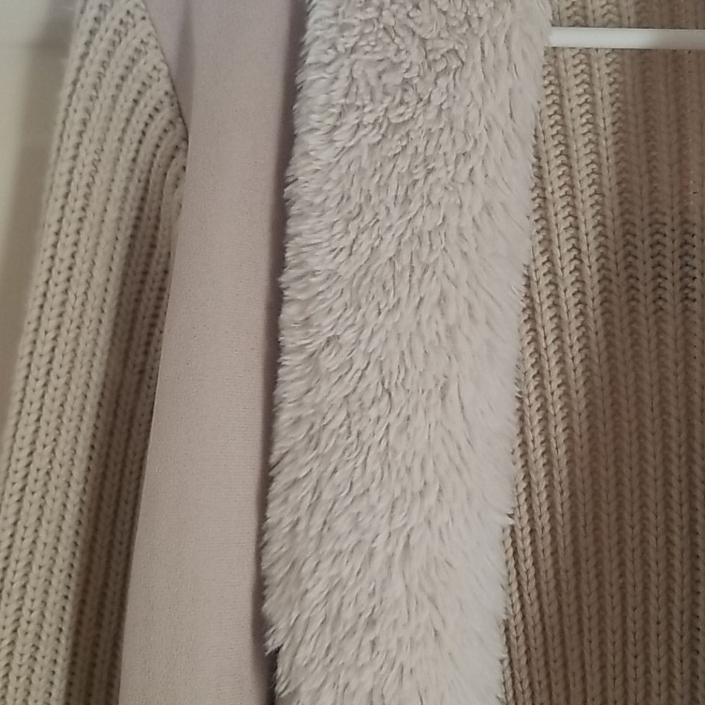 Sweater - Picture 3 of 3